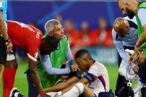 九游账号包含法国杯今晚走向成谜，瓦伦西亚临场应变，压力陡增，赛程密集仍需轮换的词条