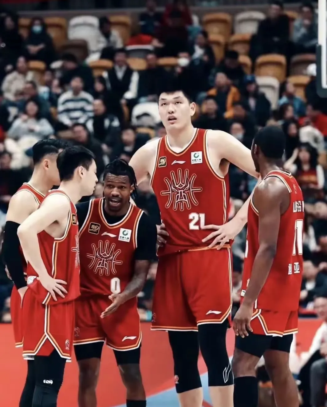 关于NBA季后赛集结日再迎强敌；辽宁本钢篮板制胜；主帅态度——引发热议；轮换策略成焦点的信息