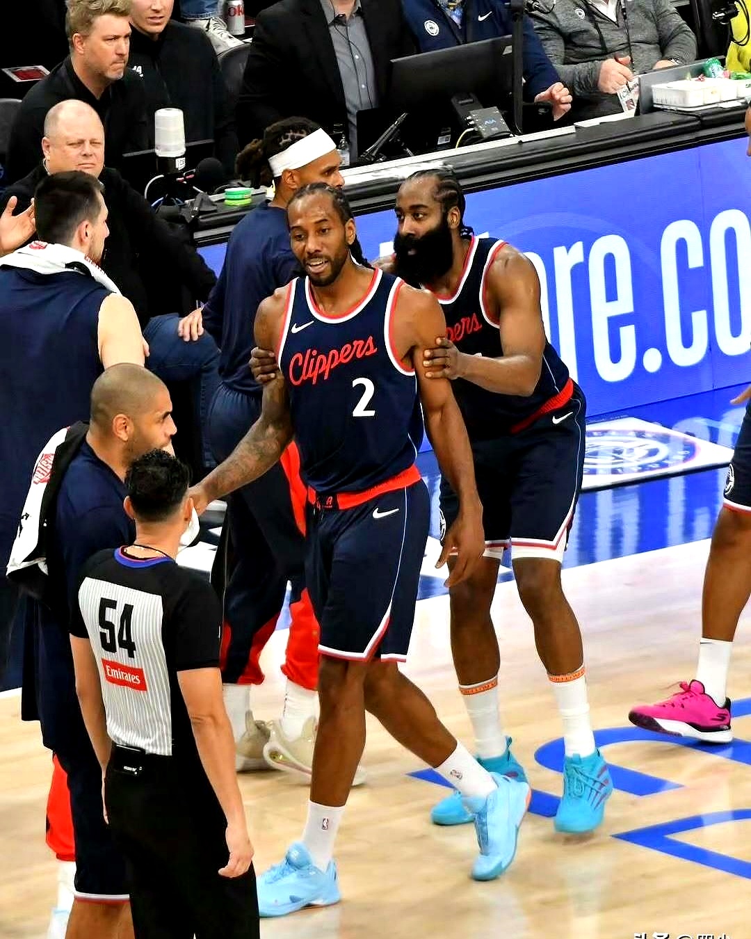 NBA常规赛今晚再迎强敌，洛杉矶快船外线爆发，主帅态度：媒体盛赞，身体对抗强度拉满的简单介绍