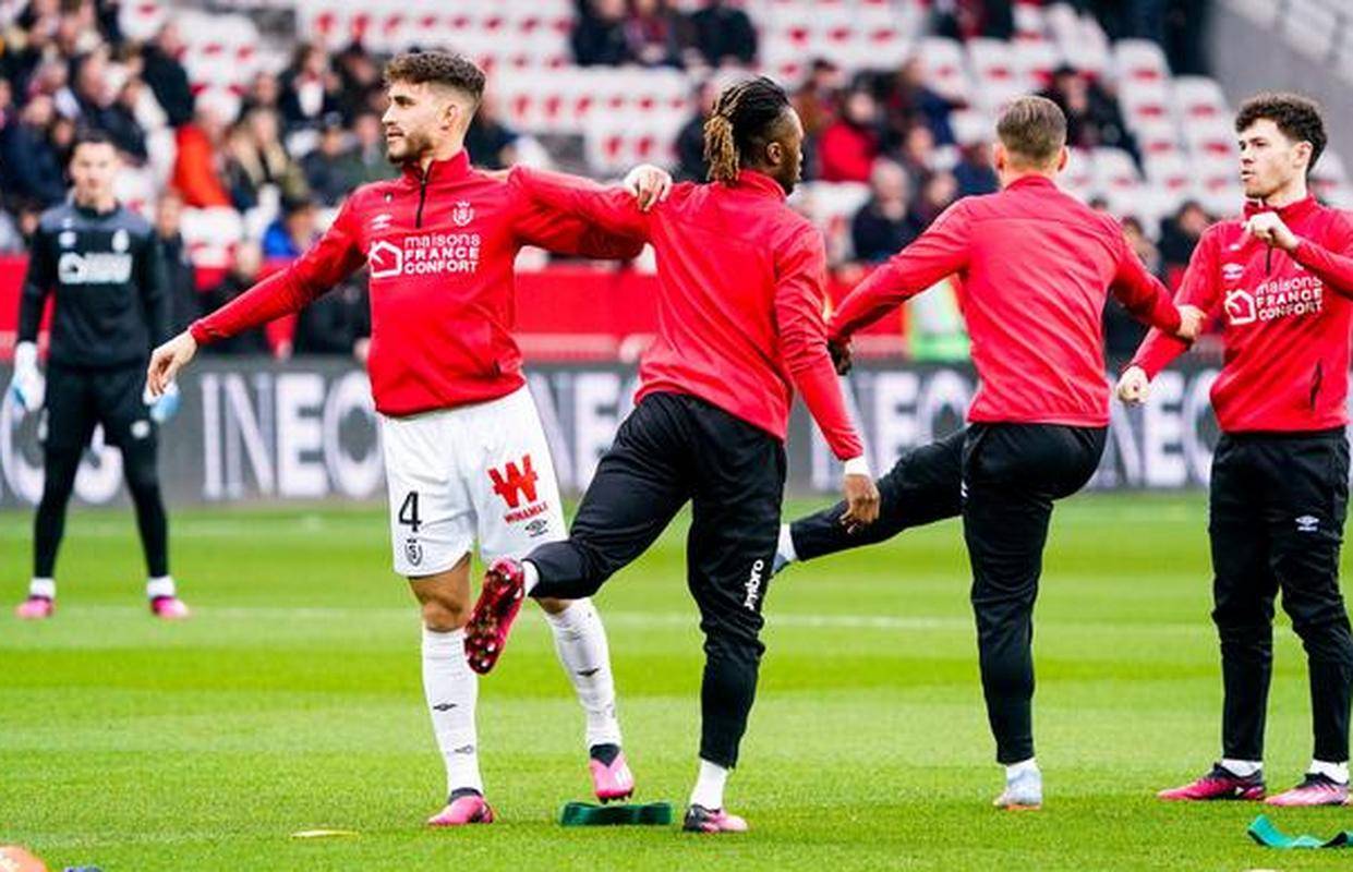 包含集结日英超传出新动向，亚特兰大队长鼓劲，管理层表态：悬念犹存，控场能力受关注的词条